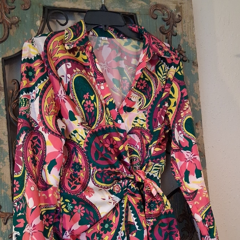 SHEIN Multicolor Paisley Wrap Blouse. NWOT Size Medium - Picture 6 of 13